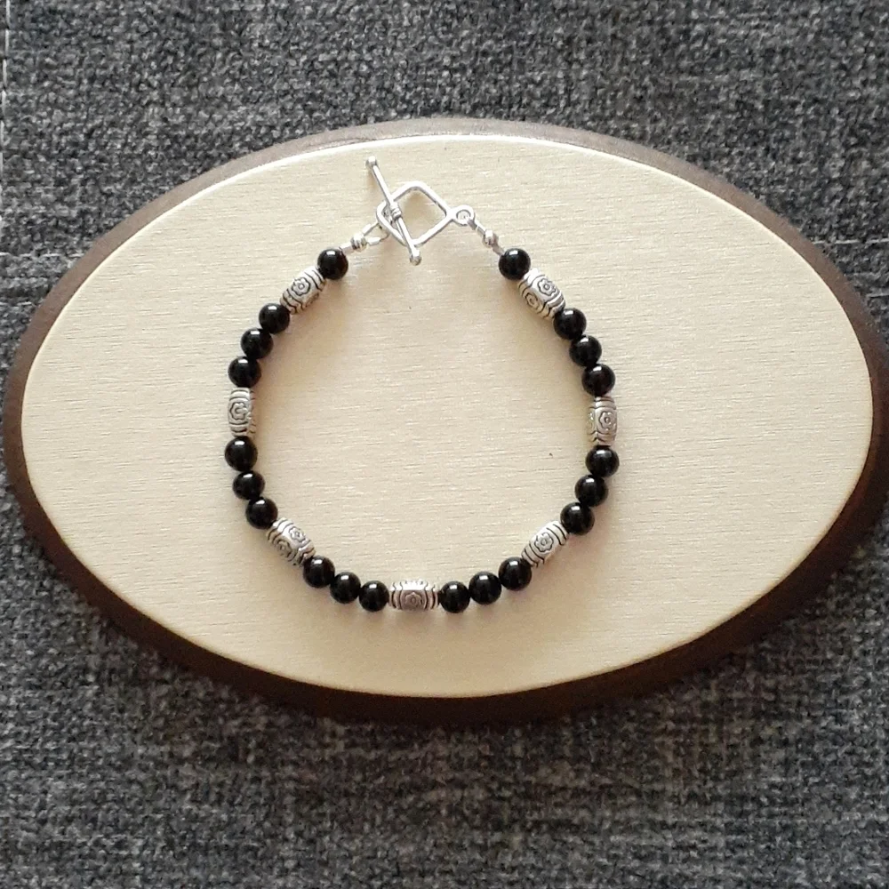 NWOT Black & Silver Beaded Bracelet R101